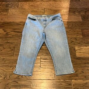 Levi’s Classic Capri High Rise Size 16